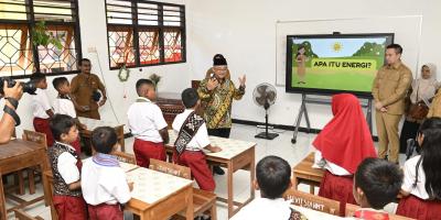 Sebanyak 227.365 Sekolah Membutuhkan Sambungan dan Tambahan Daya Listrik